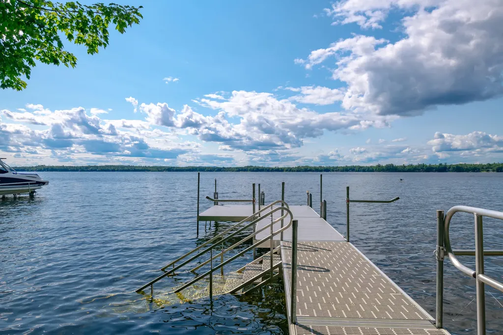 43/44 Gardner Road Raymond ME 04071