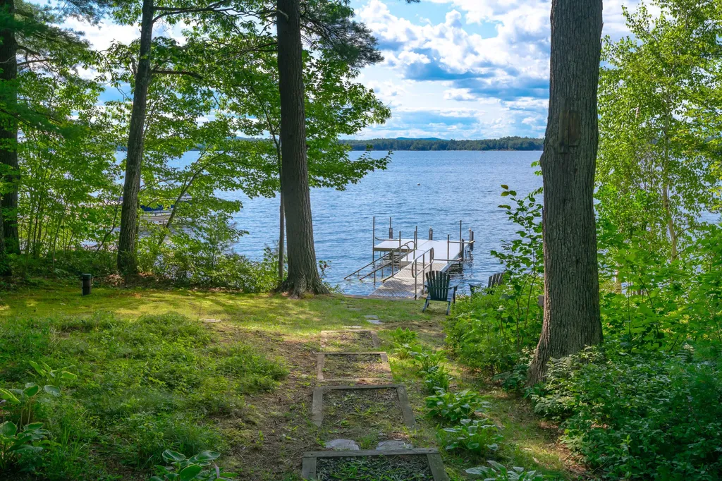 43/44 Gardner Road Raymond ME 04071