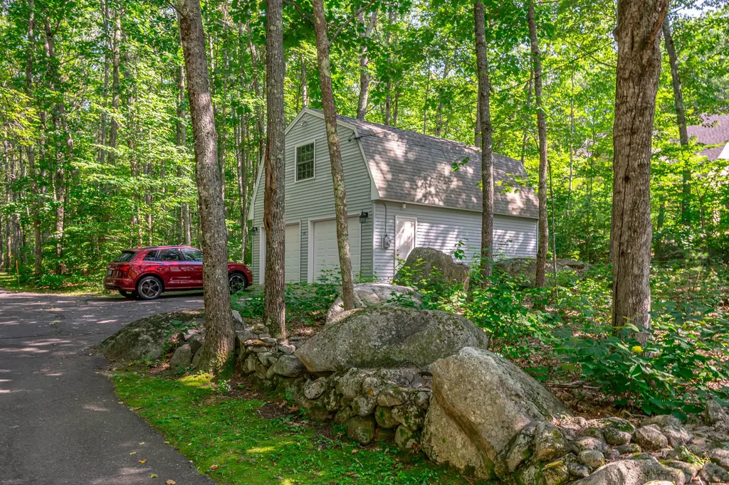 43/44 Gardner Road Raymond ME 04071