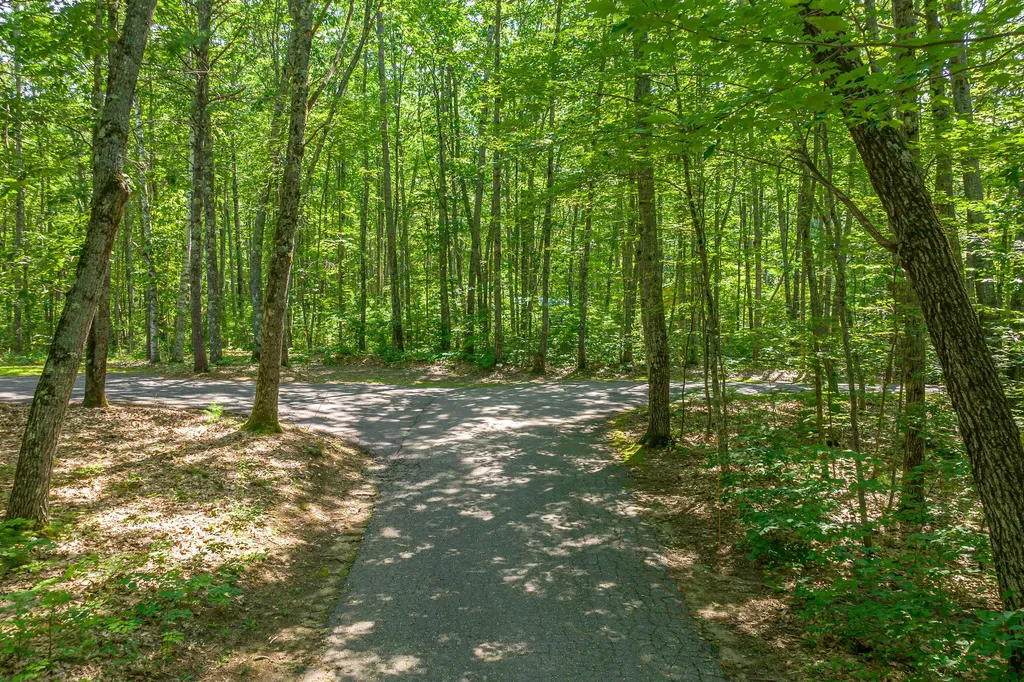 43/44 Gardner Road Raymond ME 04071
