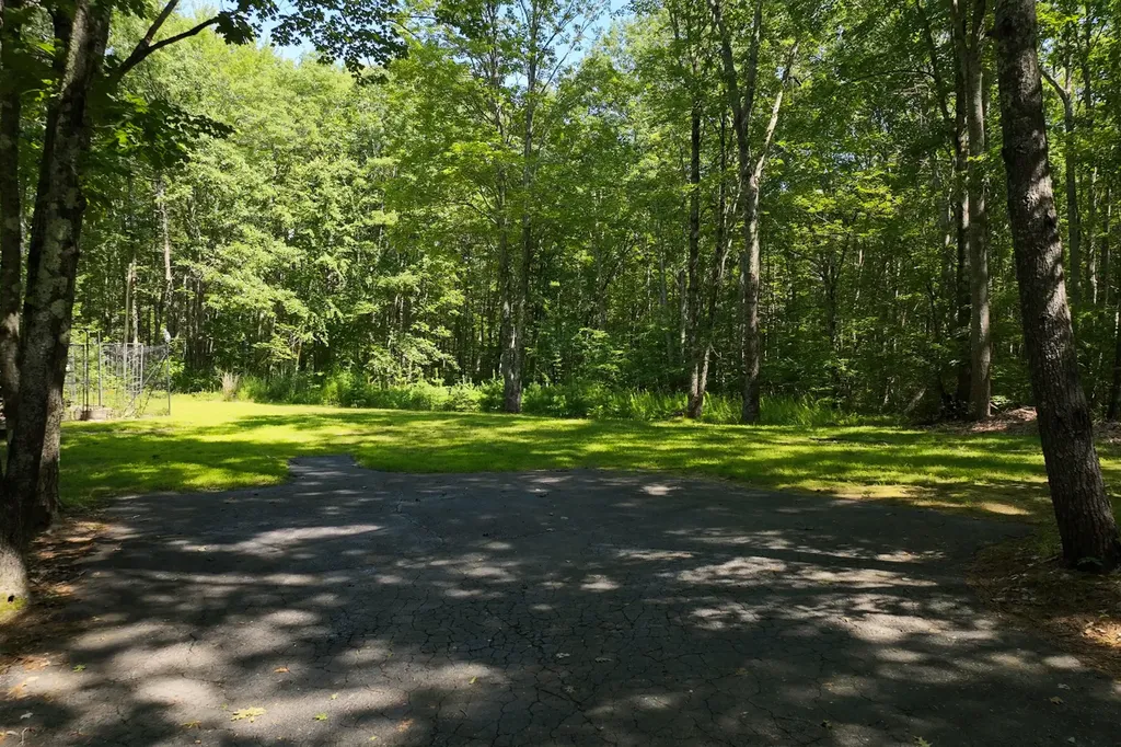43/44 Gardner Road Raymond ME 04071