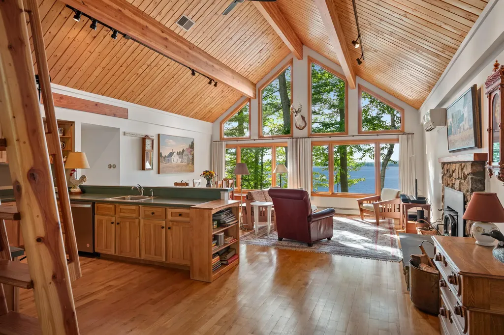 43/44 Gardner Road Raymond ME 04071