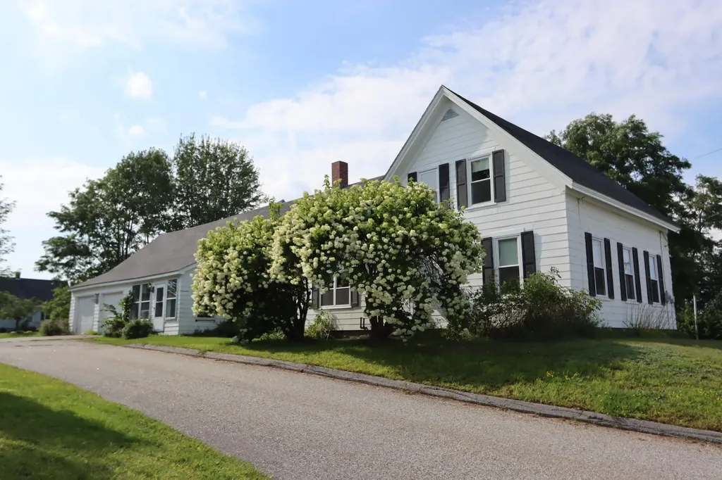 325 Middle Road Sabattus ME 04280