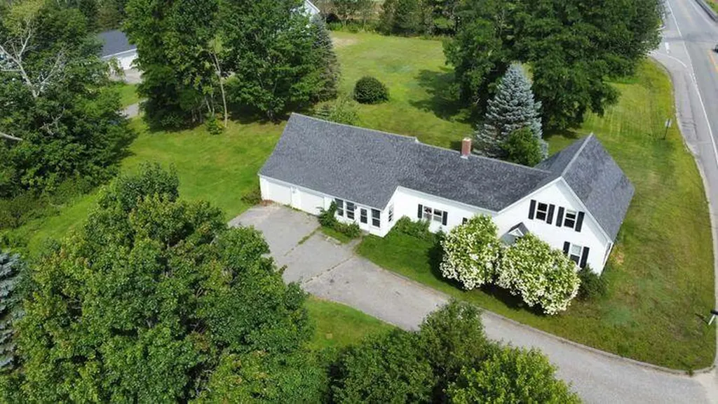 325 Middle Road Sabattus ME 04280