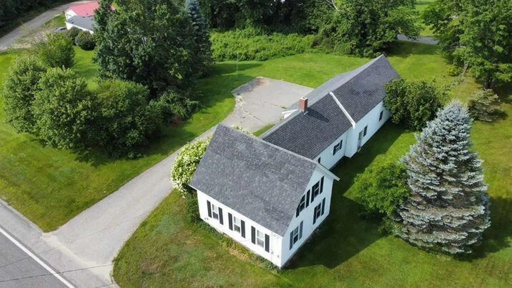 325 Middle Road Sabattus ME 04280