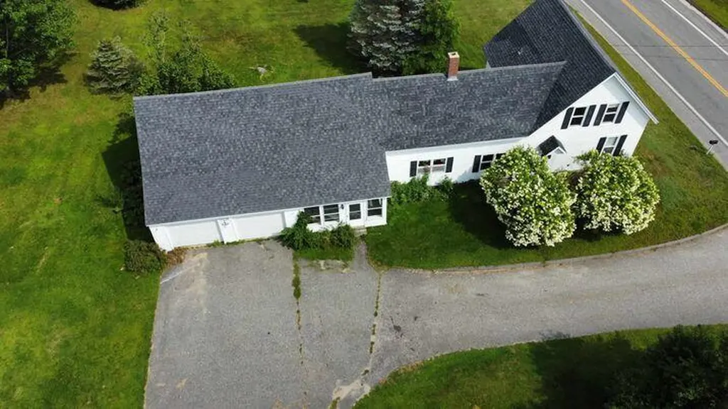 325 Middle Road Sabattus ME 04280