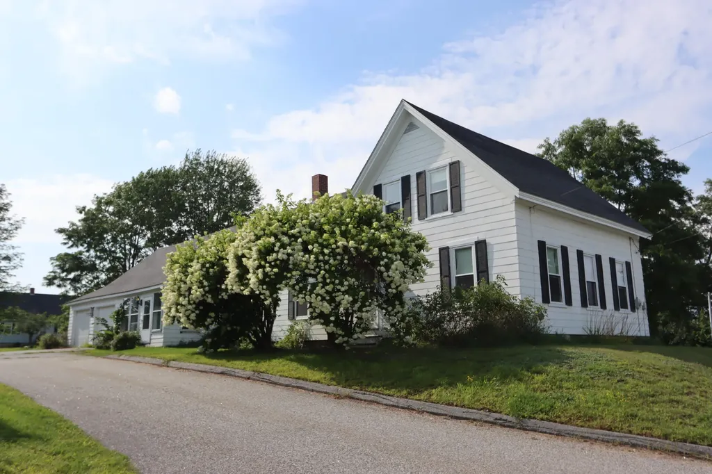 325 Middle Road Sabattus ME 04280