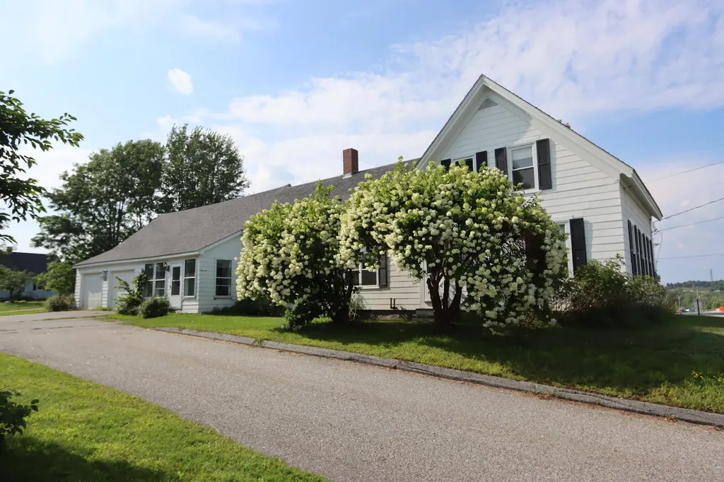 325 Middle Road Sabattus ME 04280