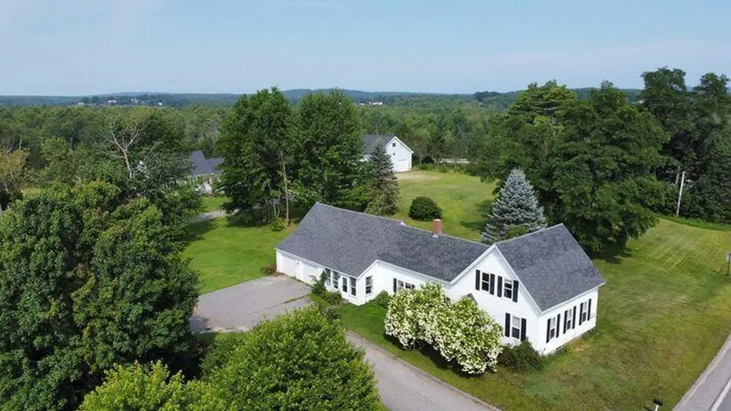 325 Middle Road Sabattus ME 04280