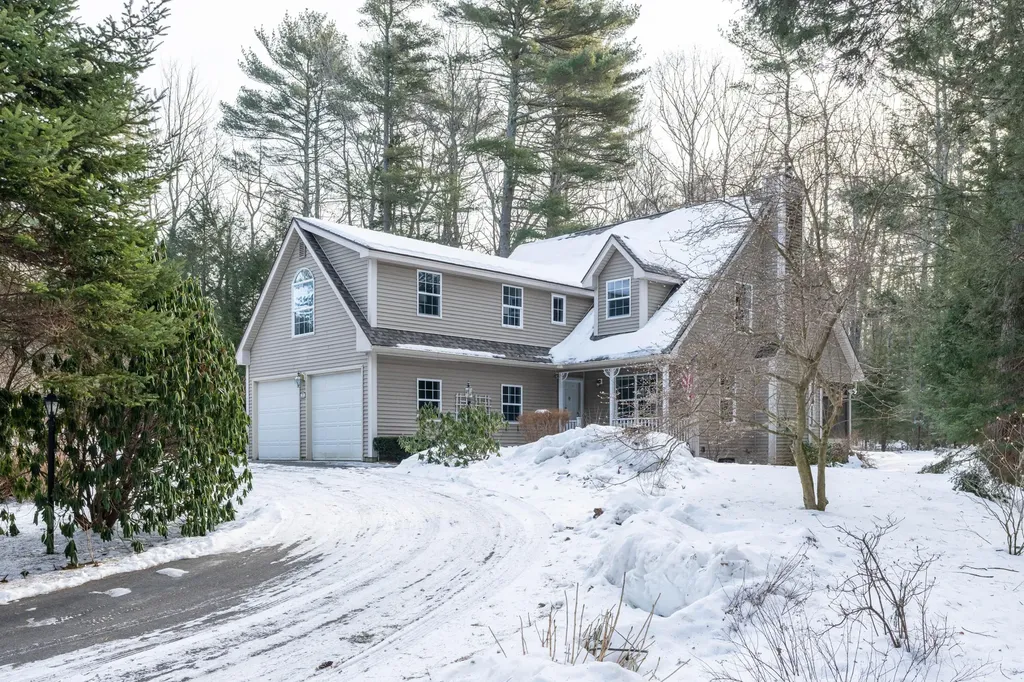 12 Valley Avenue Falmouth ME 04105