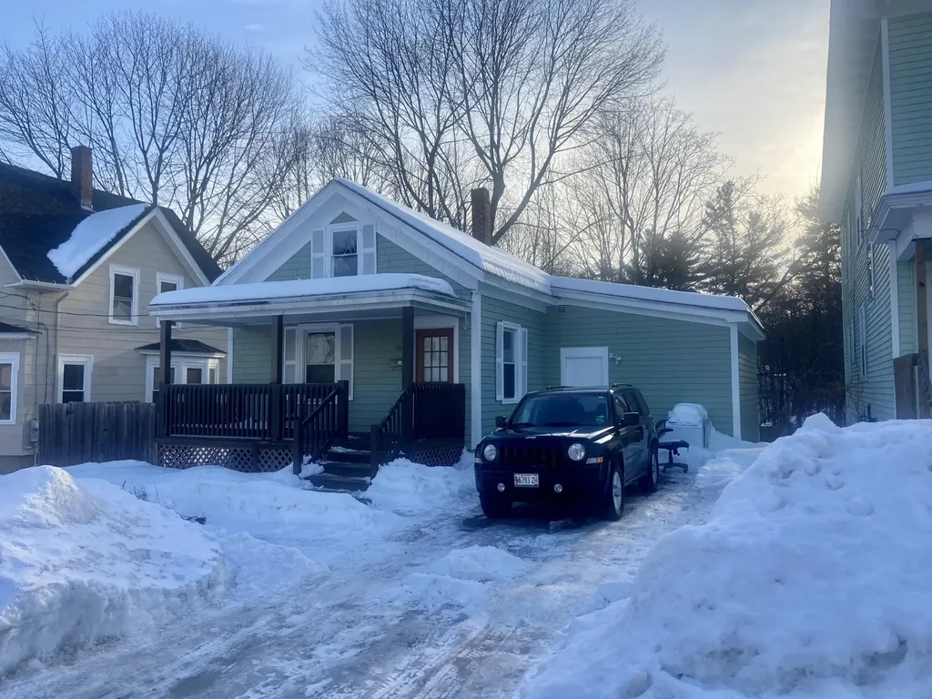 36 Davis Avenue Auburn ME 04210