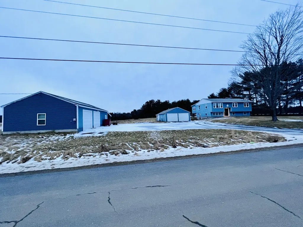 83 Mast Road Pittston ME 04345