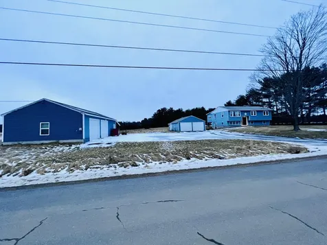 83 Mast Road Pittston ME 04345
