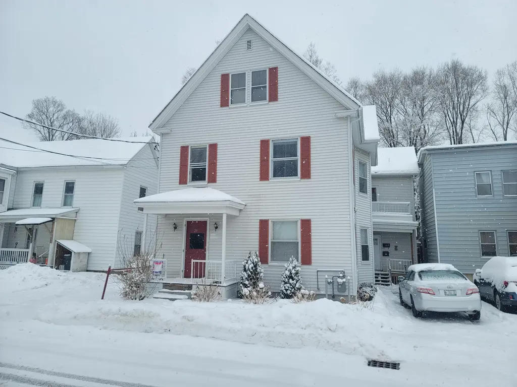 29 Winter Street Auburn ME 04210