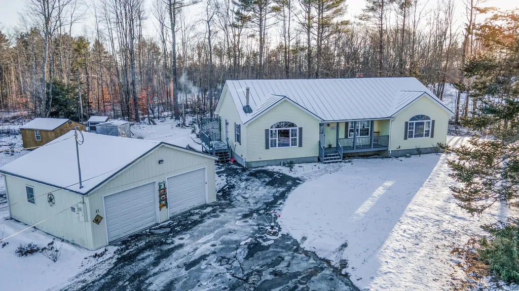 11 Woodland Drive West Gardiner ME 04345