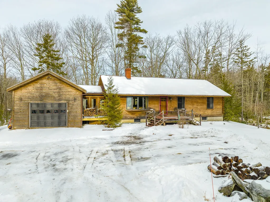 15 Trillium Way Searsmont ME 04973
