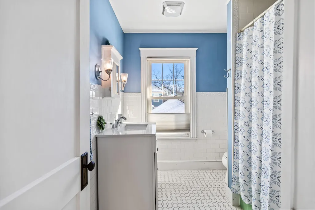 32 Machigonne Street Portland ME 04102