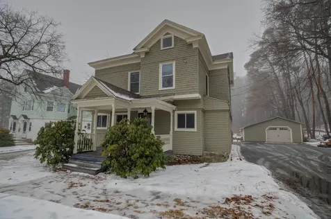 10 Meadow Road Raymond ME 04071