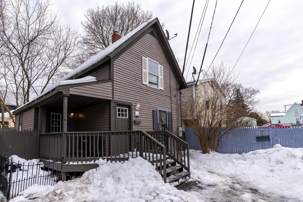 7 Spruce Court Sanford ME 04073