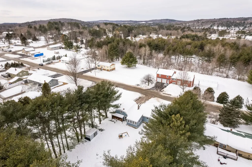 32 Deerfield Drive Sabattus ME 04280