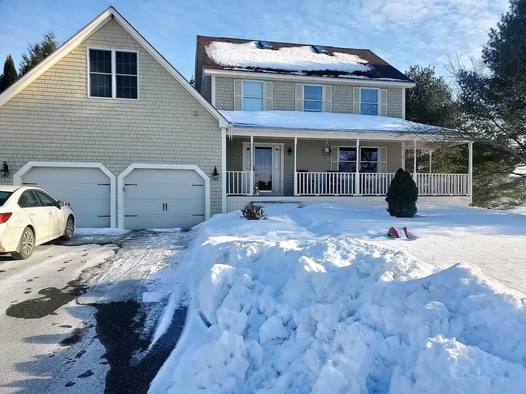 16 Charles Street Hampden ME 04444