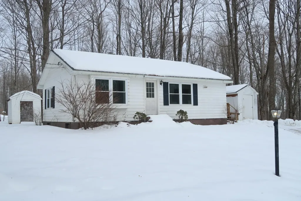 3243 Middle Road Sidney ME 04330