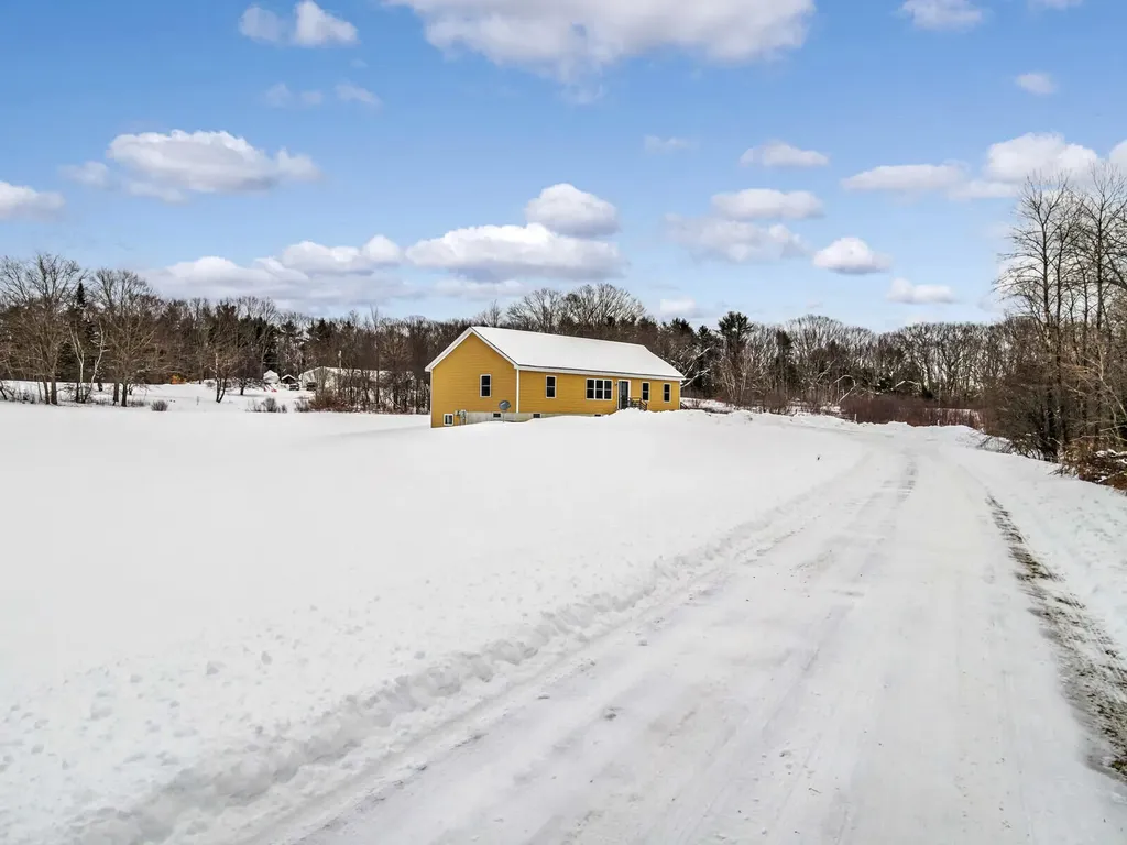 87 Lowelltown Road Wiscasset ME 04578