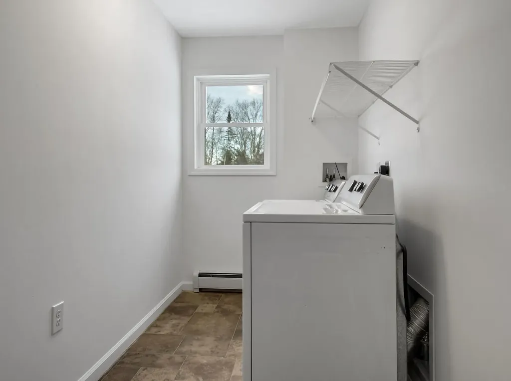 87 Lowelltown Road Wiscasset ME 04578