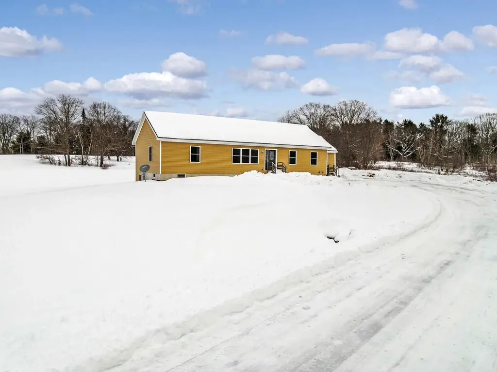 87 Lowelltown Road Wiscasset ME 04578