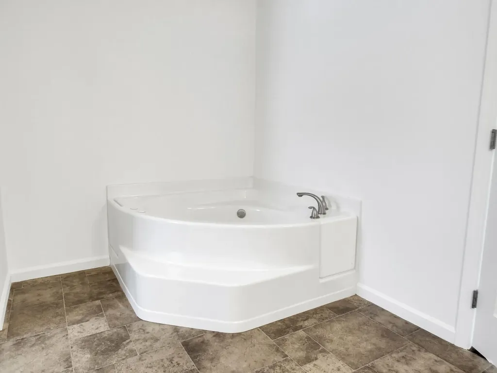 87 Lowelltown Road Wiscasset ME 04578