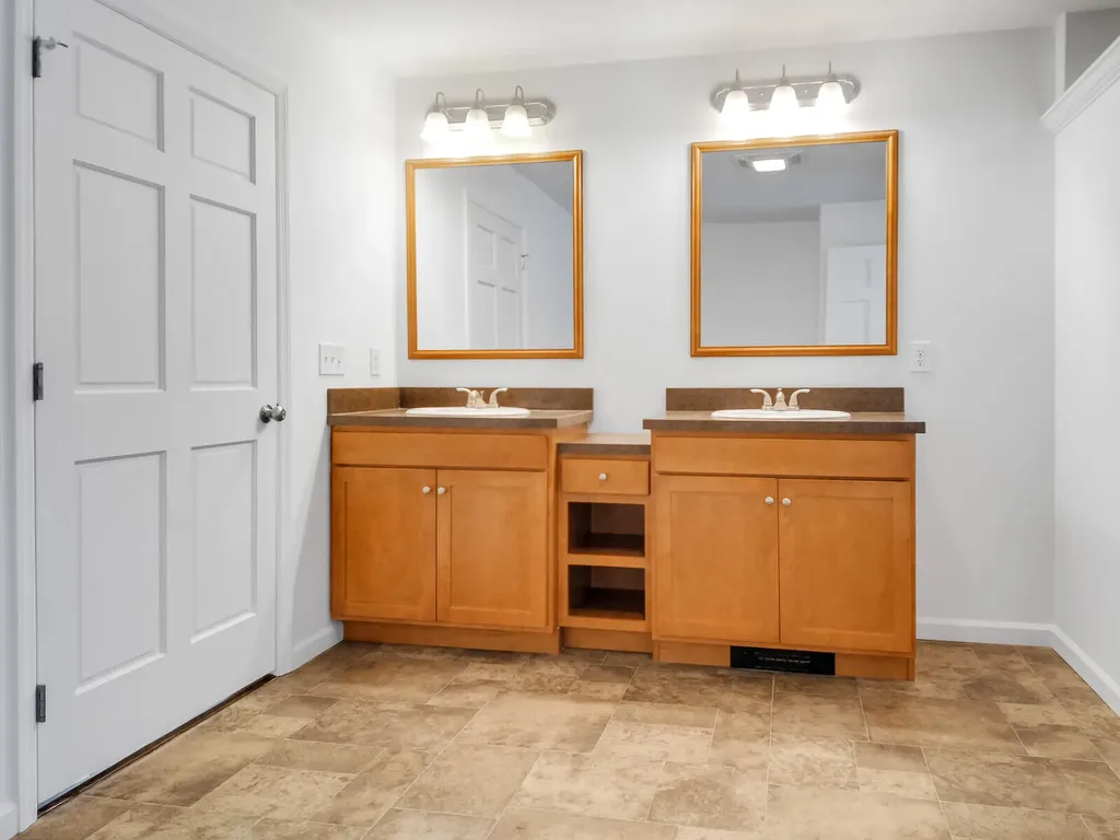 87 Lowelltown Road Wiscasset ME 04578