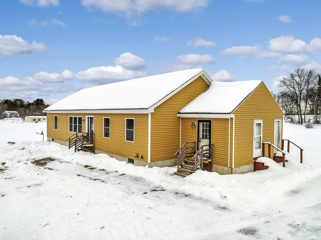 87 Lowelltown Road Wiscasset ME 04578
