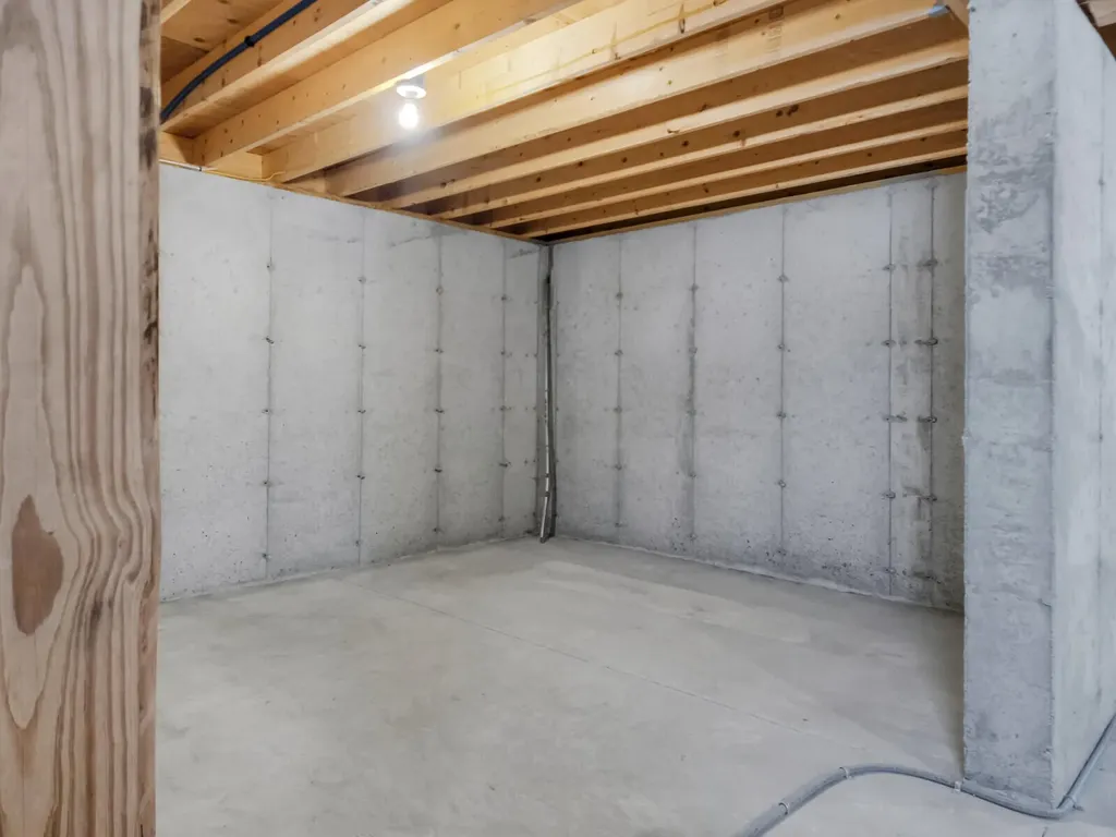 87 Lowelltown Road Wiscasset ME 04578