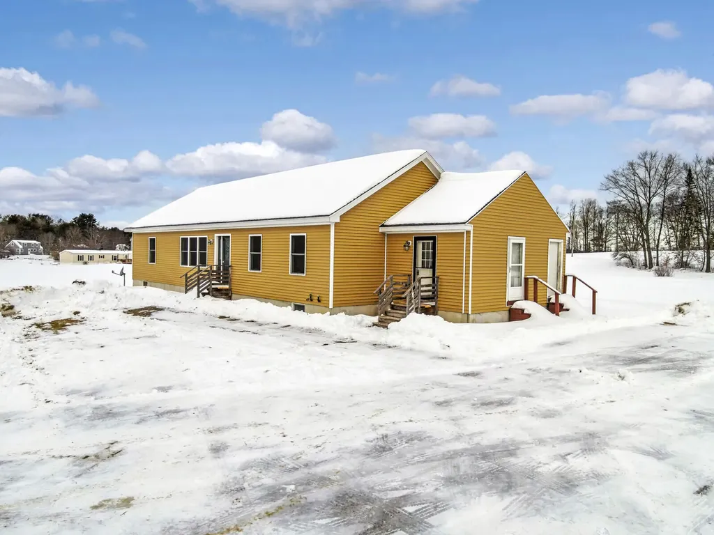 87 Lowelltown Road Wiscasset ME 04578