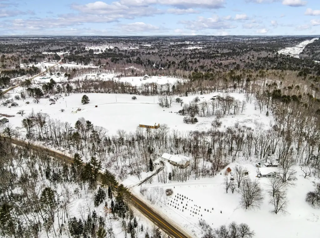 87 Lowelltown Road Wiscasset ME 04578