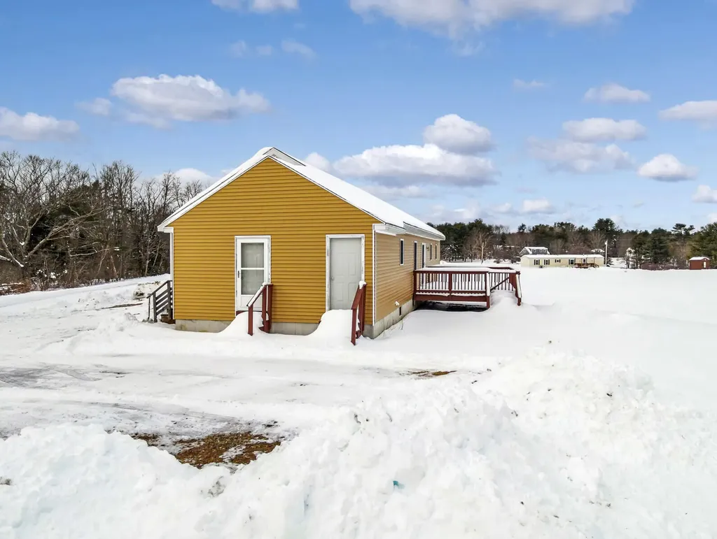 87 Lowelltown Road Wiscasset ME 04578
