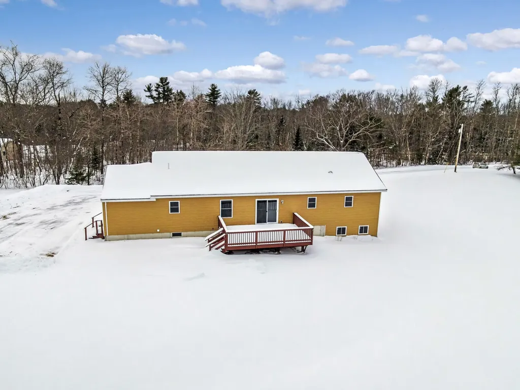 87 Lowelltown Road Wiscasset ME 04578