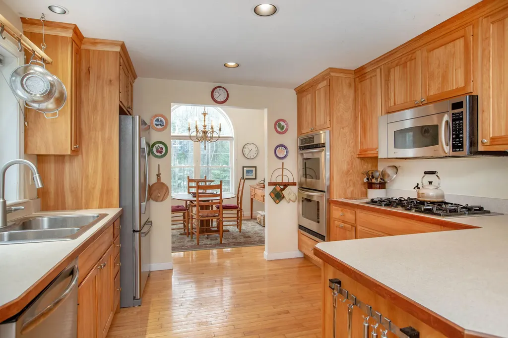 17 Damarin Lane Brunswick ME 04011