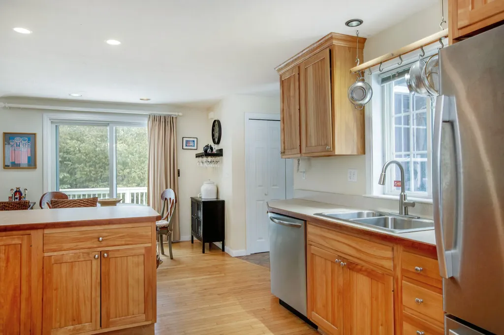 17 Damarin Lane Brunswick ME 04011