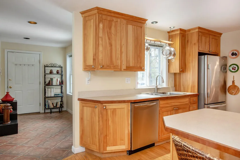 17 Damarin Lane Brunswick ME 04011