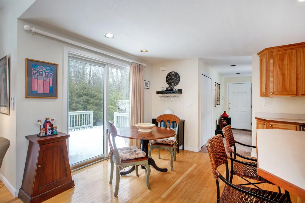 17 Damarin Lane Brunswick ME 04011