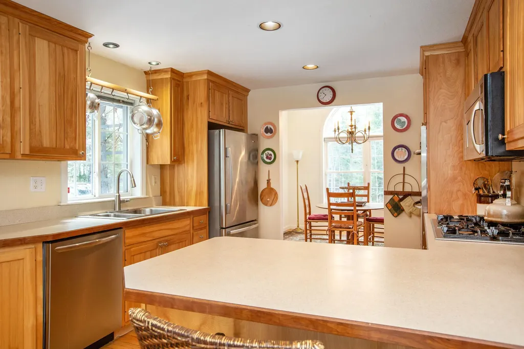 17 Damarin Lane Brunswick ME 04011