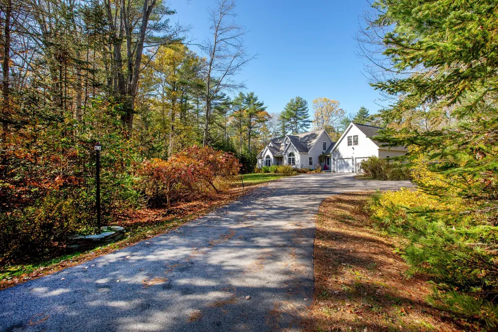 17 Damarin Lane Brunswick ME 04011