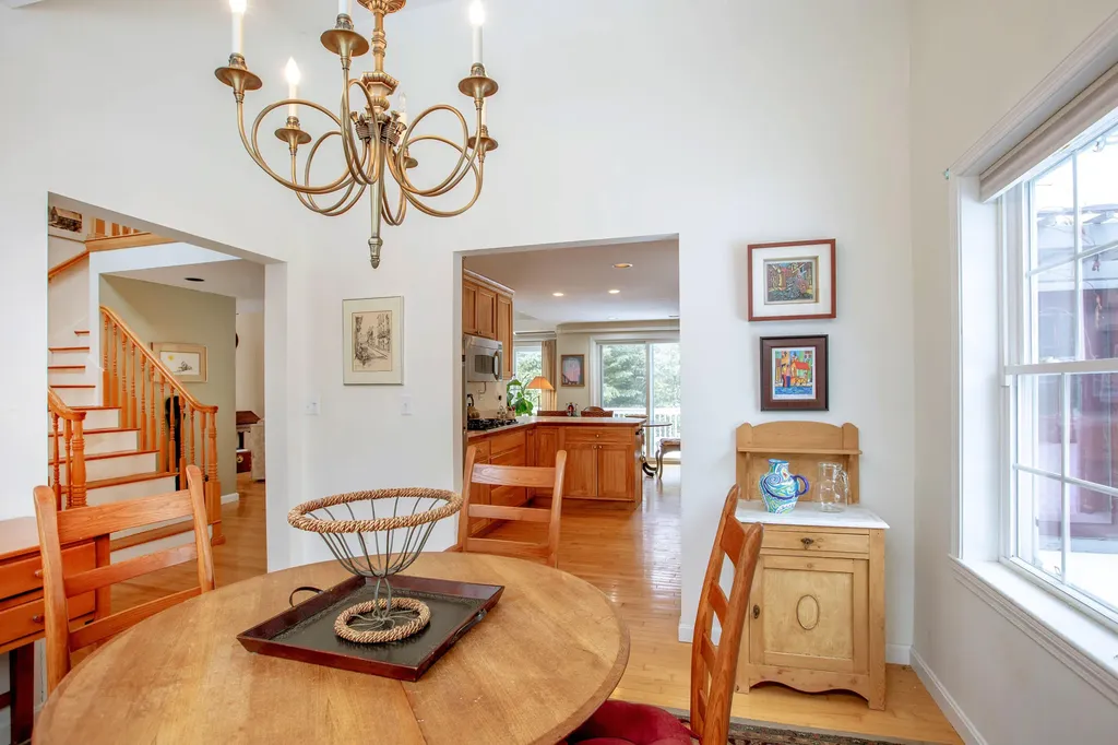 17 Damarin Lane Brunswick ME 04011