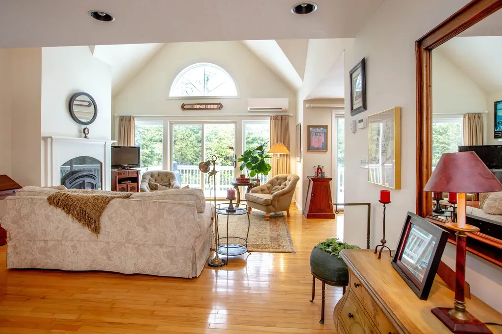 17 Damarin Lane Brunswick ME 04011