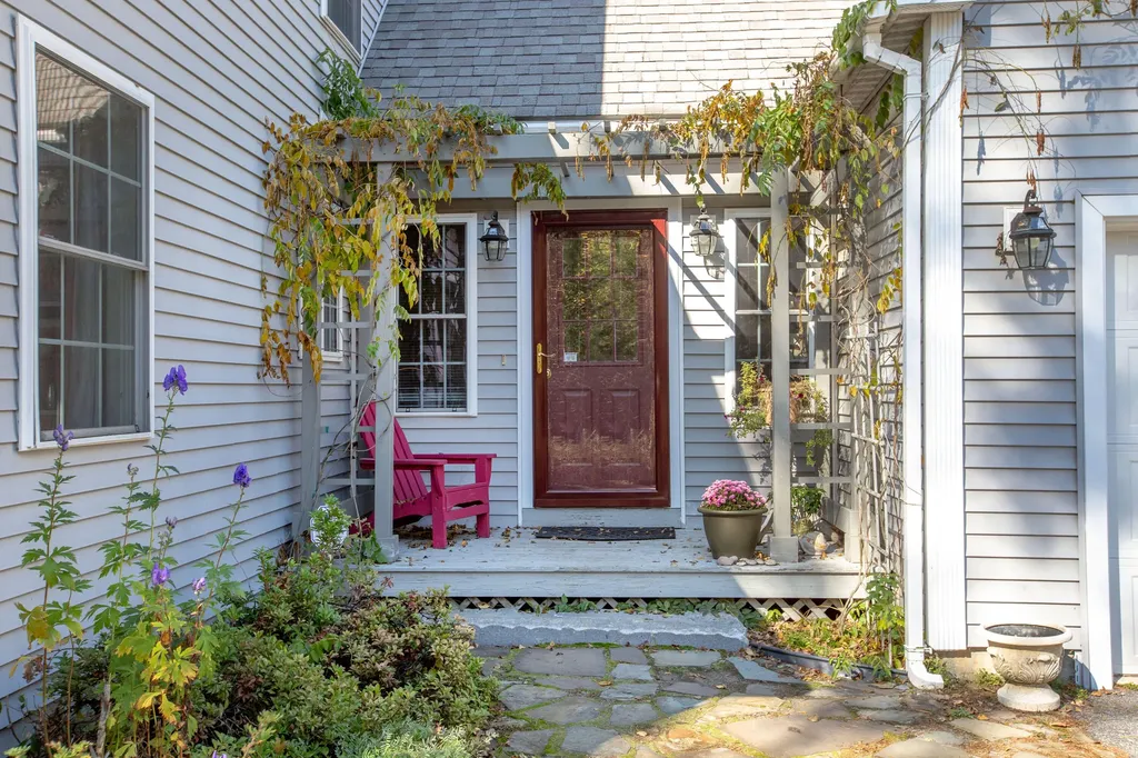 17 Damarin Lane Brunswick ME 04011