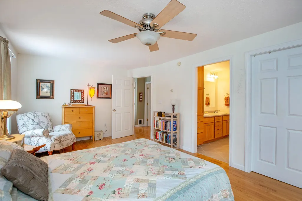 17 Damarin Lane Brunswick ME 04011