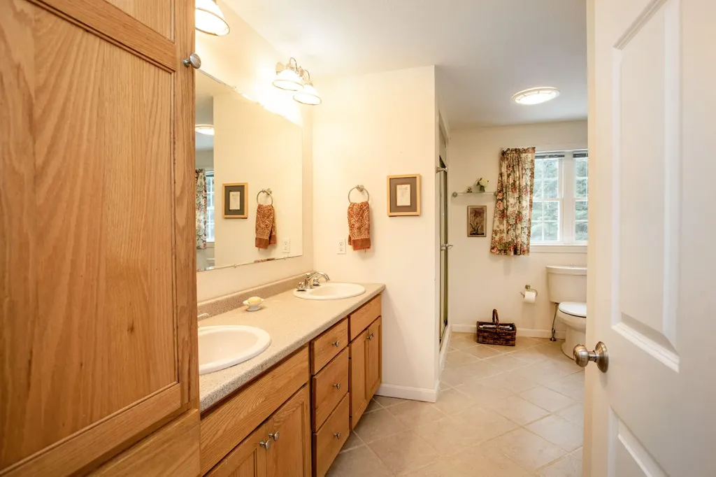 17 Damarin Lane Brunswick ME 04011