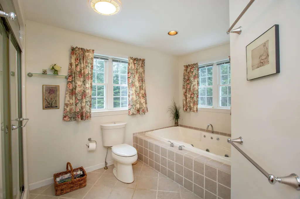 17 Damarin Lane Brunswick ME 04011