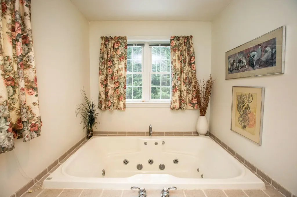17 Damarin Lane Brunswick ME 04011